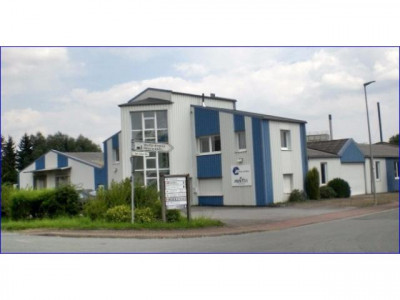 Gewerbehalle mit Büro