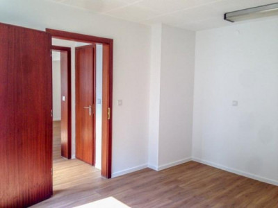 Erstbezug nach Renovierung. Bürofläche in ruhiger Lage.