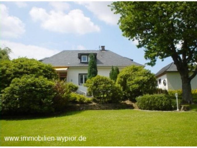 Walmdach-Bungalow mit parkartigem Garten und über 3000m² Grundstück in Hemer-Ihmert.