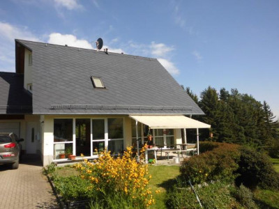 Großzügiges Einfamilienhaus mit grossem Grundstück und Hallenschwimmbad am Stadtrand