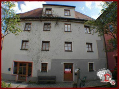 Denkmalgeschütztes Mehrfamilienhaus mit drei Wohnungen und Laden in zentraler Lage in Ansbach
