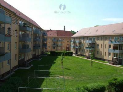 ...mit Wohnküche und Wanne: praktische 2-Zi.-Whg. // frei ab Mai