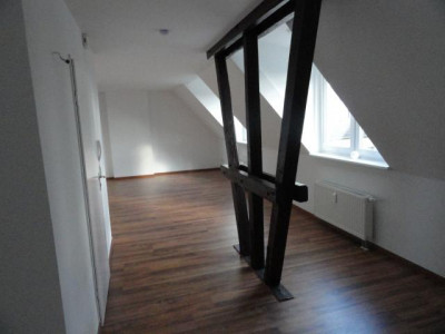 Provisionsfreie renovierte Dachgeschosswohnung mit Charme