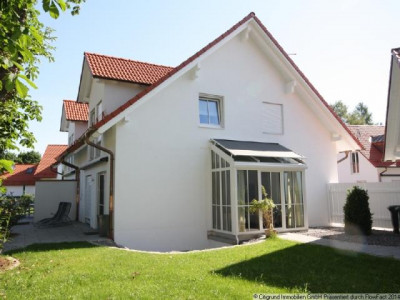 Neukeferloh - Luxoriöses Doppelhaushälfte mit sonnigem Garten