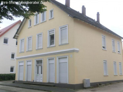 Neu renovierte, große 4,5 Zimmer-Dachgeschoss-Wohnung mit Einbauküche und Stellplatz in der Innenstadt - Auch kompl. möbliert mietbar!