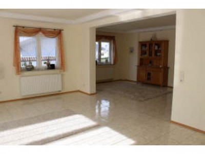 Einfamilienhaus mit Stellplatz