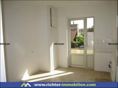 Kobellstraße: 2 ZKB mit Wohnküche, Balkon, Dielenboden, hohen Decken.......