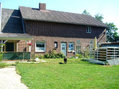 Wohnhaus - Hundezucht möglich - Boxen, Auslauf, Stall, Scheune