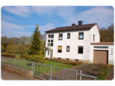 Vielseitig nutzbares Wohnhaus mit großem Grundstück!