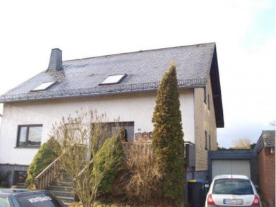 Freistehendes Zweifamilienwohnhaus mit ELW in ruhiger Ortsrandlage