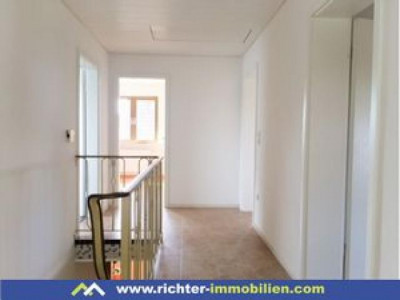 5 Zimmer auf 2 Etagen, Terrasse, Balkon, 2 komplette Bäder - renoviert