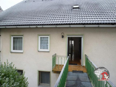 Großes Zweifamilienhaus mit riesigem Grundstück in Tiefenbach (Cham)!