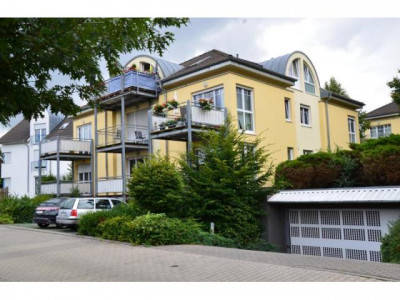 Komfortable 3-ZKB mit grossem Balkon und Tiefgaragenstellplatz.