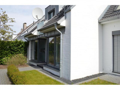 Wohnambiente der besonderen Art in gesuchter Toplage mit direktem Rheinblick * exklusiv ausgestattetes Einfamilienhaus * 5 Zi. * ca. 284m² Wfl. * Galerie * Einbauküche * Alarmanlage * Kamin * GIRA Bus System * Terrasse mit Garten + Dachterrasse + Balkon