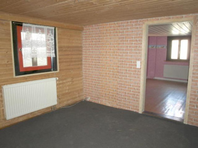 Freistehende Einfamilienhaus mit kleinem Hof/Garten und Garage