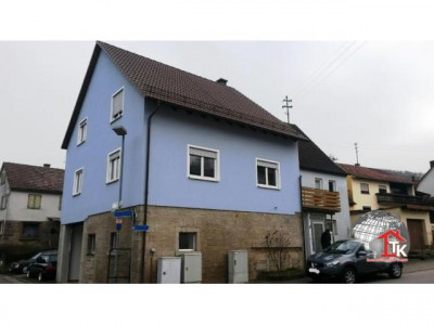 Großes Ein- bis Zweifamilienhaus mit 2 Garagen in Creglingen OT