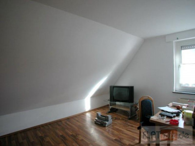 FLATmix.de/  Freundlich helle 2-ZKB-Wohnung mit LAMINAT im 2.OG