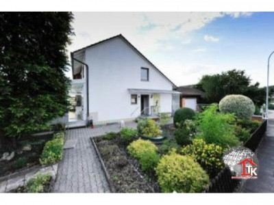 Helle Doppelhaushälfte mit Wintergarten in idyllischer Lage von Georgensgmünd/ fränkisches Seenland.