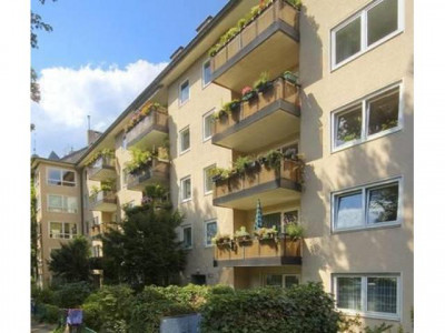 Nur wenige Minuten bis zum Rhein * 4-Zimmer * 2 Balkone * Dusch- & Wannenbad * EBK * separates G-WC * ca. 106,9 m² Wfl. und mehr...