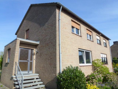 Einfamiliendoppfelhaushälfte mit Gartenhaus und Vollunterkellerung in Rees