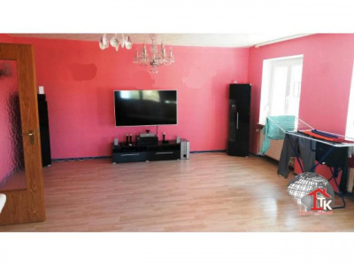 Sonnige, große 3 Zi. Etagenwohnung mit Stellplatz u. Terrasse in Feuchtwangen