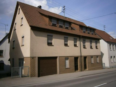 *Gepflegtes älteres Doppelhaus in zentraler Lage von Backnang mit Garten und Gartenhaus*